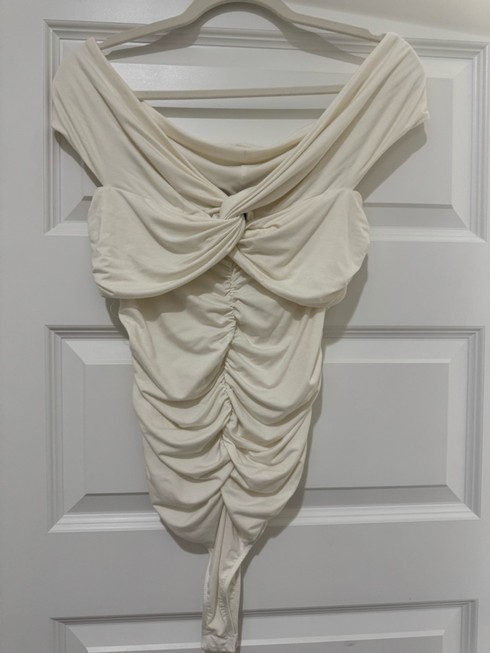Vici Ruched Off-White Twist Front Bodysuit Womens Large
